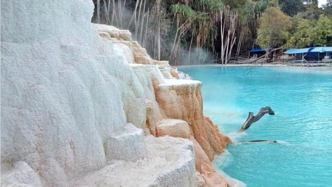 5a7c1f5fa4f24 salju panas tinggi raja kawah putihnya sumatera 665 374