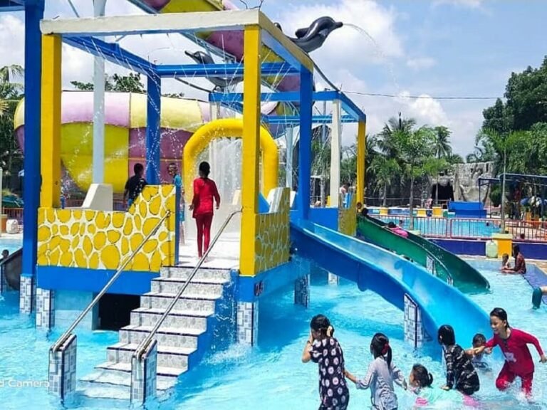 Taman rekreasi air di Dogi Park Waterboom Batu Bara Sumatera Utara dogipark waterboomindrapura e1597633961736 768x576 1