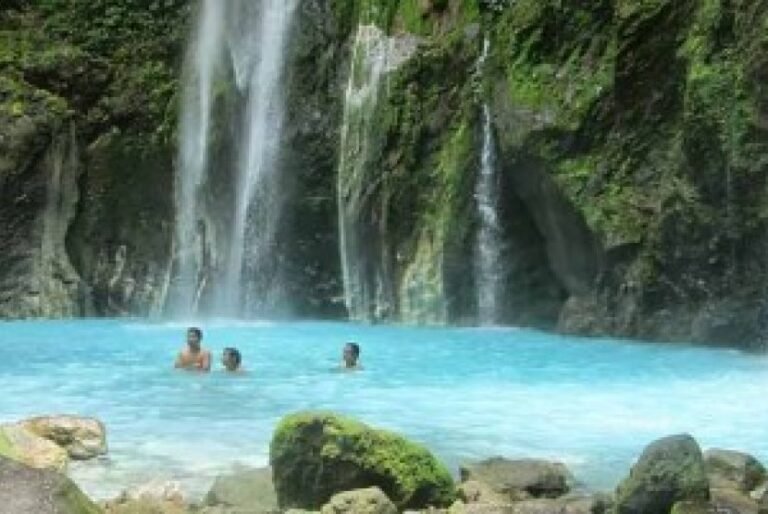 air terjun dwi warna  161024125154 101 768x514