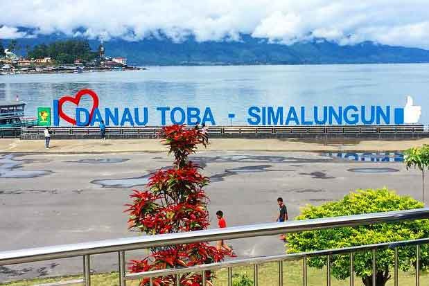 pantai bebas di parapat