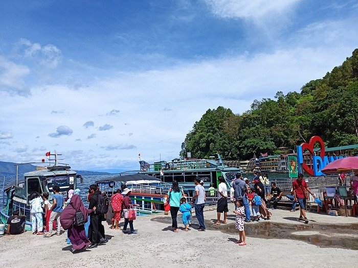 pantai bebas parapat 1