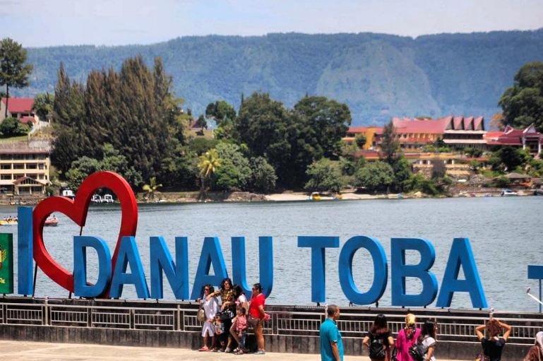 pantai bebas parapat