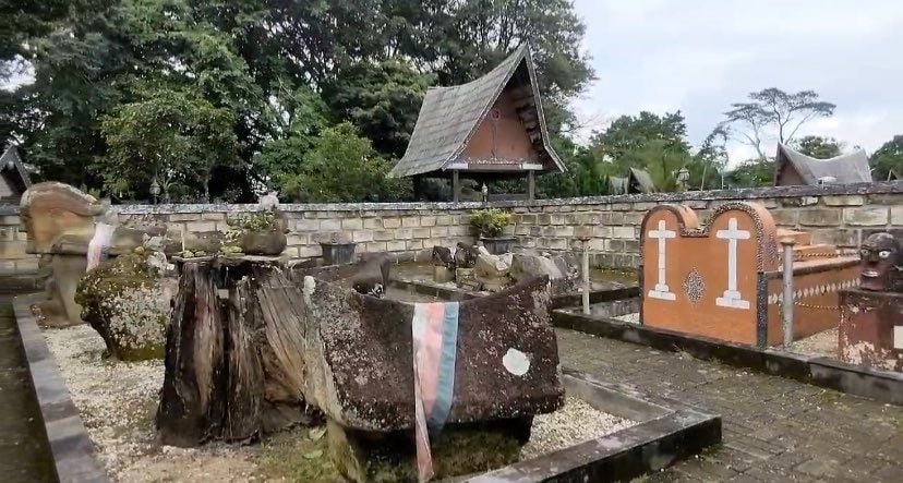 makam tua danau toba