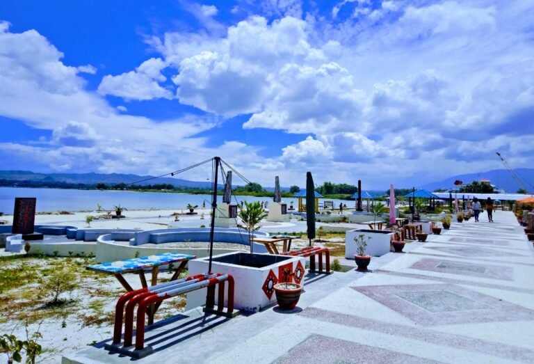 Pantai Pasir Parparean8 768x523