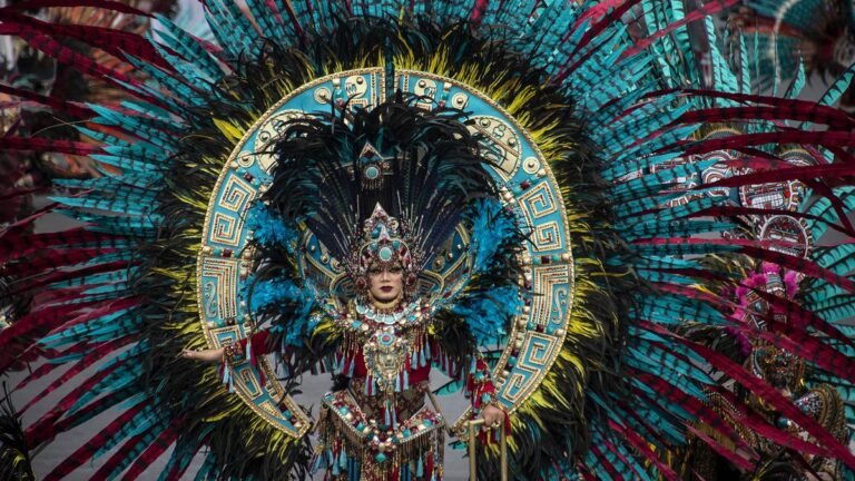 012121800 1564967052 20190804 jember fashion carnaval kembali digelar afp 1 768x432