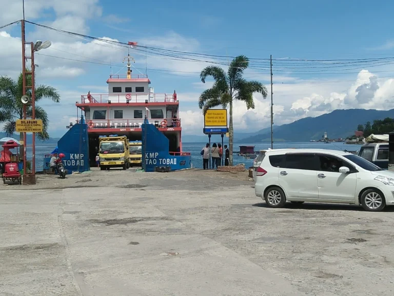 pelabuhan tomok1 768x576